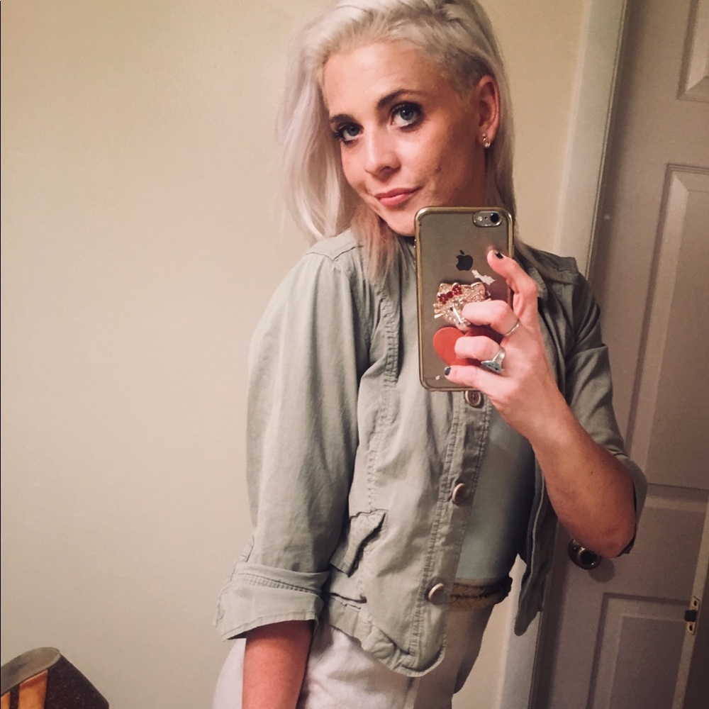 Meet your Posher, Danielle